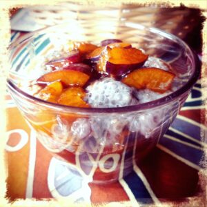 Chia Pudding mit Pflaumenkompott roh vegan