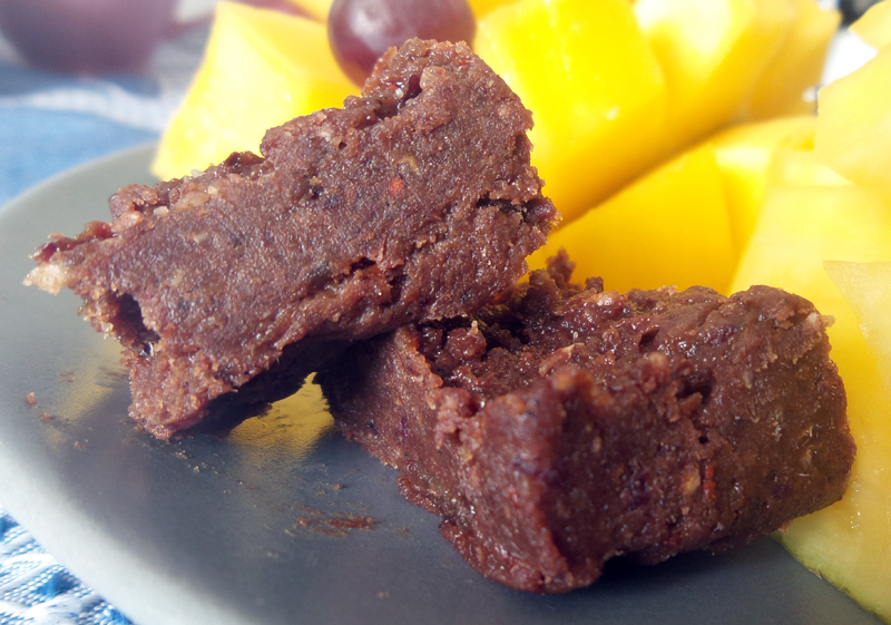 Rezept mit Video: Rohkost-Brownies | Veganes Kakao-Konfekt selber machen